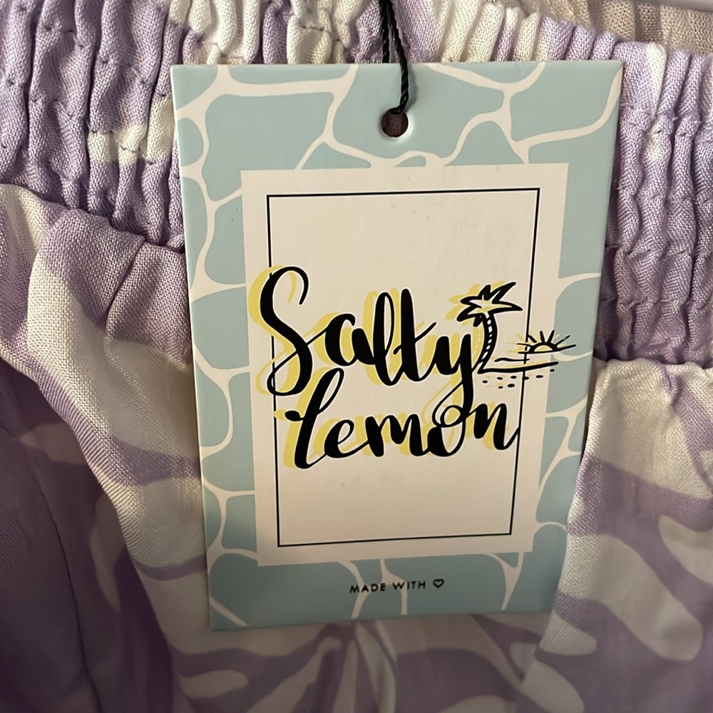Adorable ‘Salty Lemon’ Hawaiian print crop top - Picture 2 of 4
